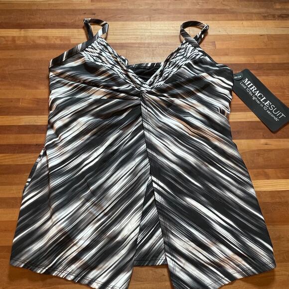 Miraclesuit  Warp Speed Love Knot Top Black/White 14DD retail $146 - Picture 1 of 12